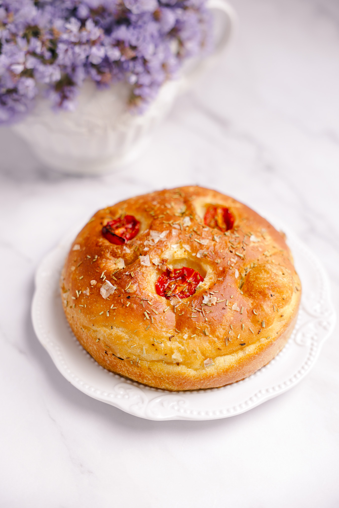 Focaccia rosmariini ja tomatiga