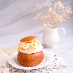 Vastlakukkel martsipaniga