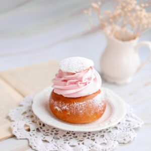 Vastlakukkel kirsimoosiga